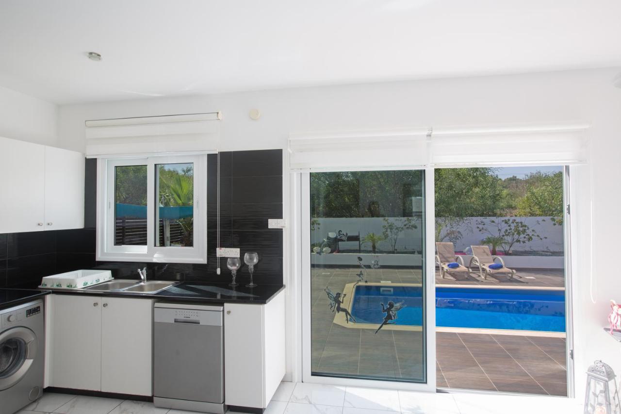 Broadway Villas Protaras Exterior photo