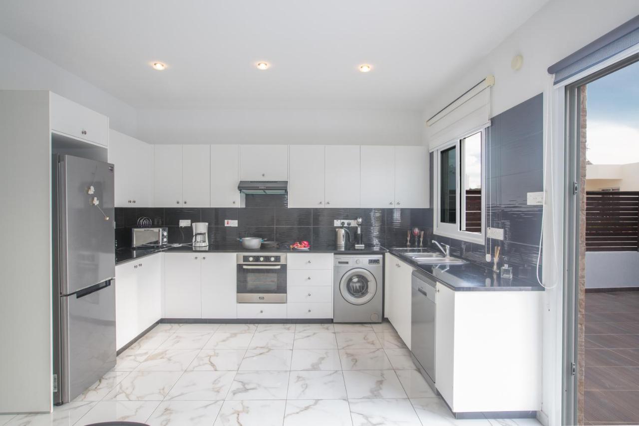 Broadway Villas Protaras Exterior photo